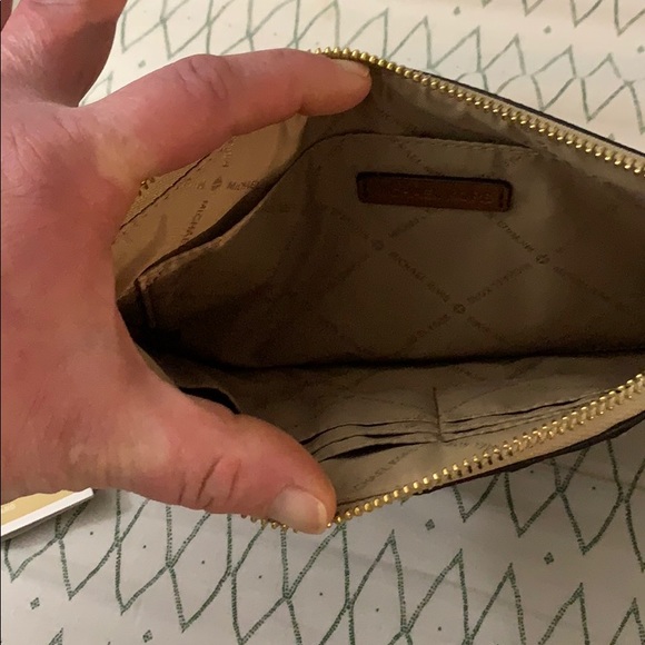 Michael Kors large Jet Set logo zip clutch - Picture 5 of 5